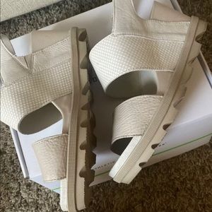 Sorel sandals 8.5